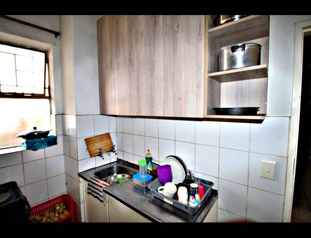 1 BEDROOM APARTMENT FOR SALE IN RHODESFIELD